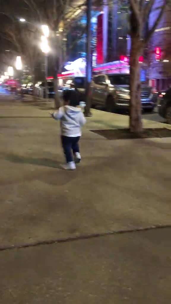 Downtown-Houston-with-my-Little-Ian-when-he-starte7232834881959513386-h264_540p_673179-0.mp4