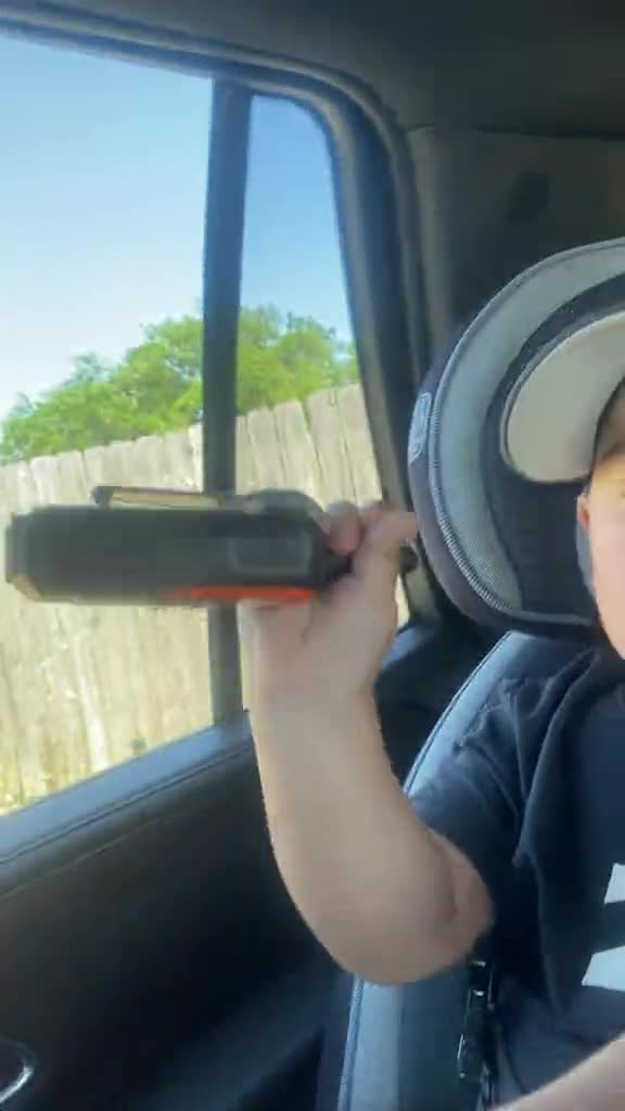 El-walkie-talkie-de-Ian-calfa-ais-camioneros-habla7232845927608782122-h264_540p_624453-0-1.mp4