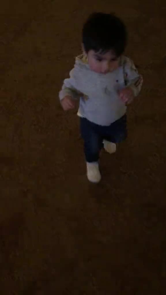 Ian-comensando-a-caminar-hace-3-anitos7232834544401911083-h264_540p_421396-0.mp4